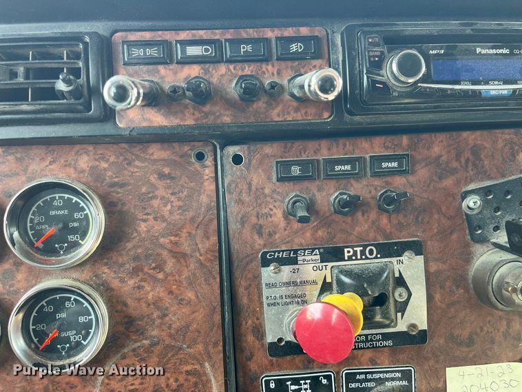 image for item LD9360 2006 Kenworth T600 semi truck