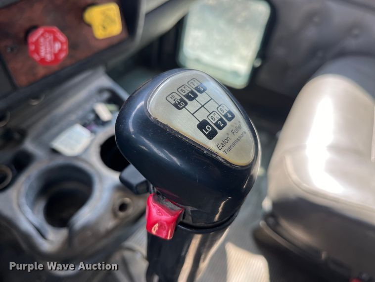 image for item LD9360 2006 Kenworth T600 semi truck