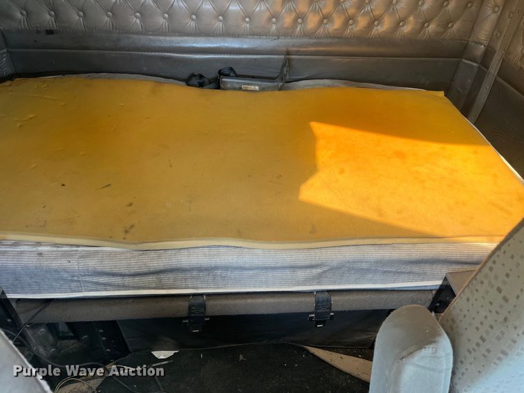 image for item LD9360 2006 Kenworth T600 semi truck