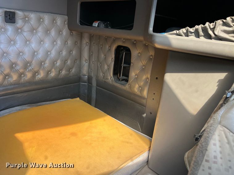 image for item LD9360 2006 Kenworth T600 semi truck