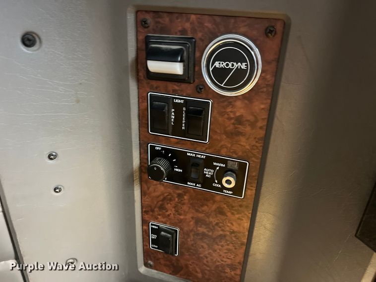 image for item LD9360 2006 Kenworth T600 semi truck