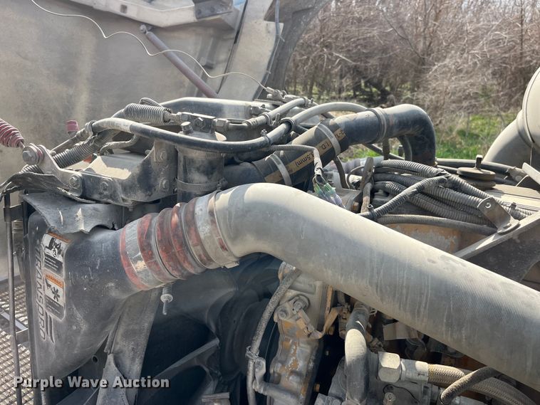 image for item LD9360 2006 Kenworth T600 semi truck