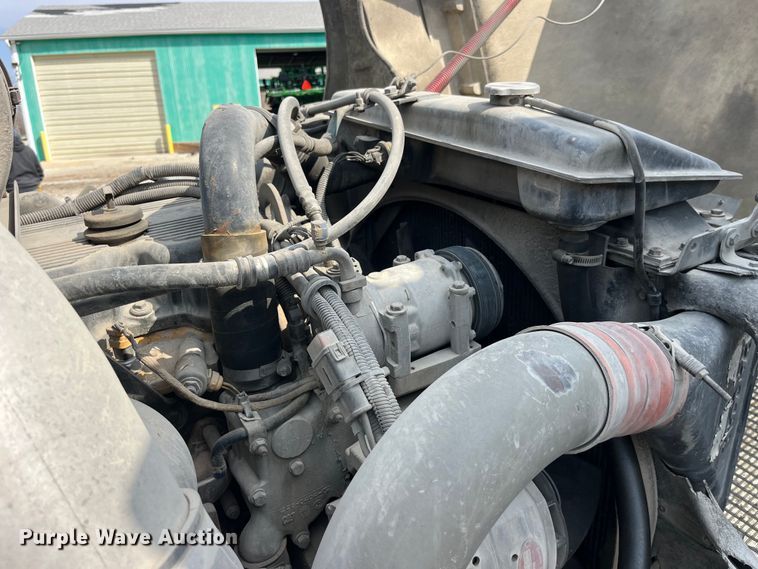 image for item LD9360 2006 Kenworth T600 semi truck