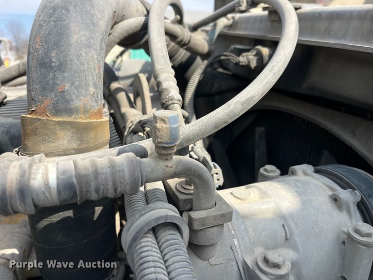 image for item LD9360 2006 Kenworth T600 semi truck