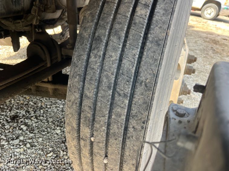 image for item LD9360 2006 Kenworth T600 semi truck