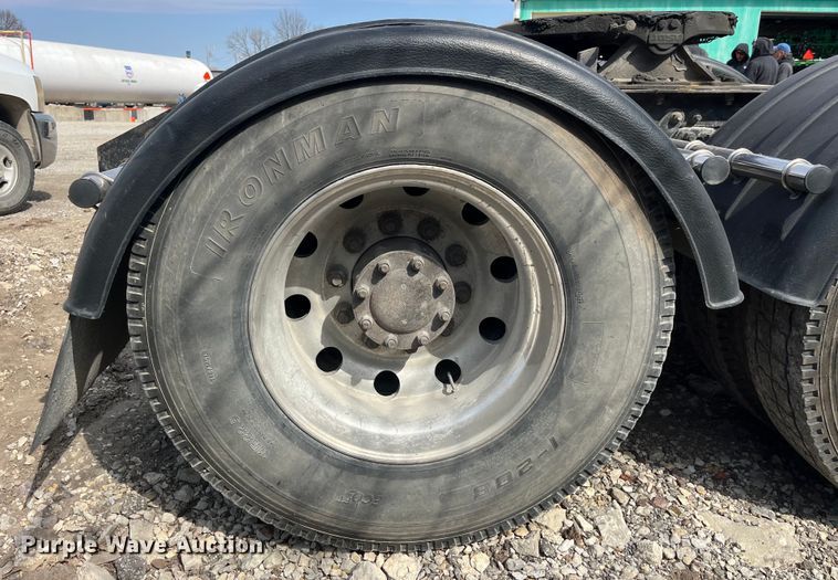 image for item LD9360 2006 Kenworth T600 semi truck