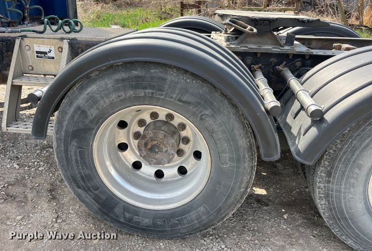 image for item LD9360 2006 Kenworth T600 semi truck