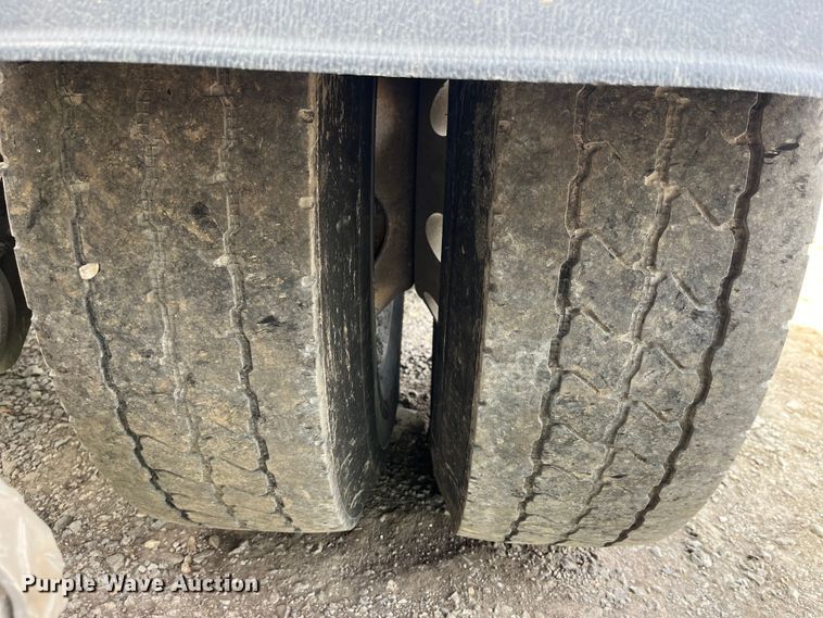 image for item LD9360 2006 Kenworth T600 semi truck