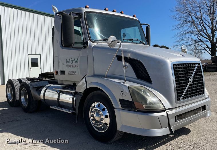 image for item LW9023 2006 Volvo  VNL semi truck