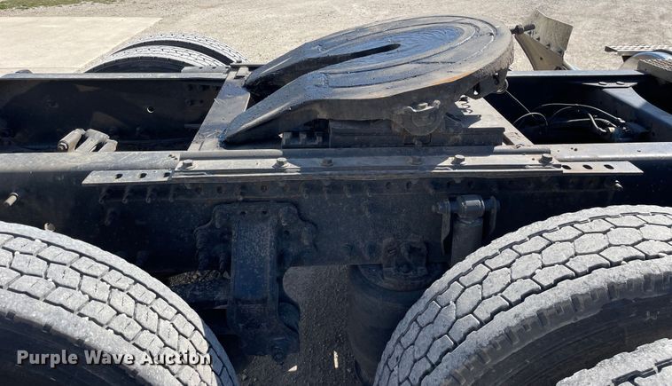 image for item LW9023 2006 Volvo  VNL semi truck