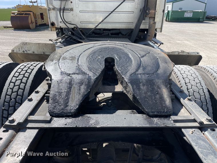 image for item LW9023 2006 Volvo  VNL semi truck