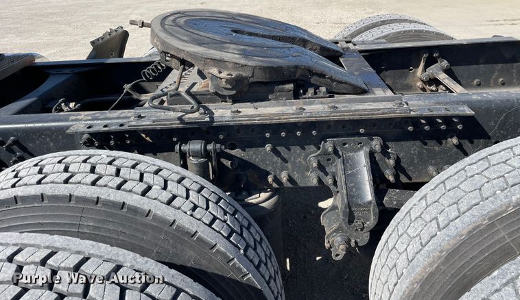 image for item LW9023 2006 Volvo  VNL semi truck