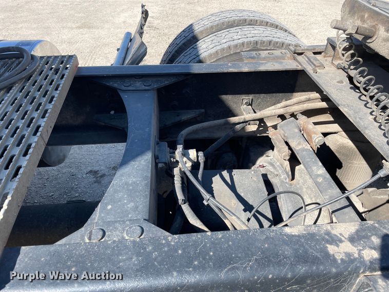 image for item LW9023 2006 Volvo  VNL semi truck