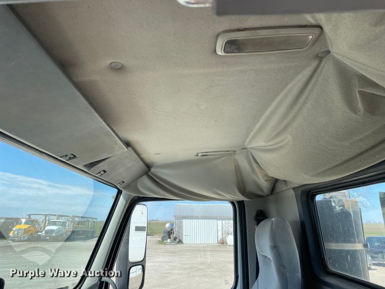 image for item LW9023 2006 Volvo  VNL semi truck