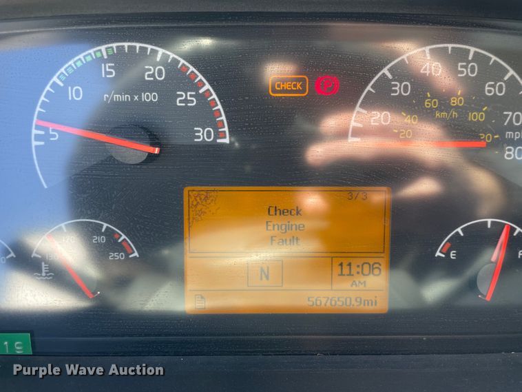 image for item LW9023 2006 Volvo  VNL semi truck