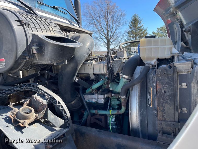 image for item LW9023 2006 Volvo  VNL semi truck