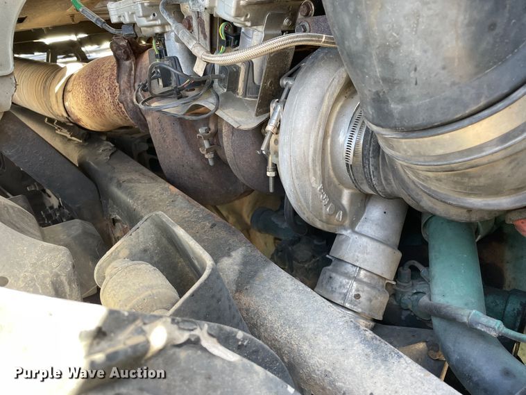 image for item LW9023 2006 Volvo  VNL semi truck