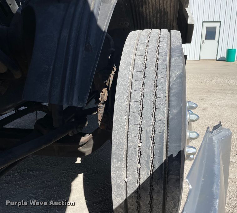 image for item LW9023 2006 Volvo  VNL semi truck