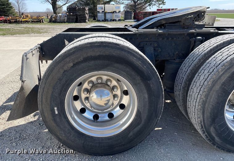 image for item LW9023 2006 Volvo  VNL semi truck