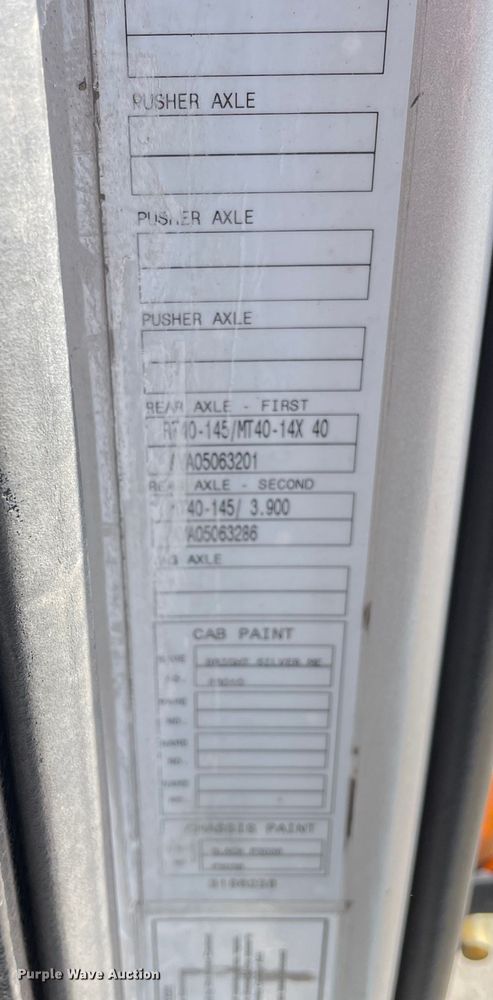 image for item LW9023 2006 Volvo  VNL semi truck