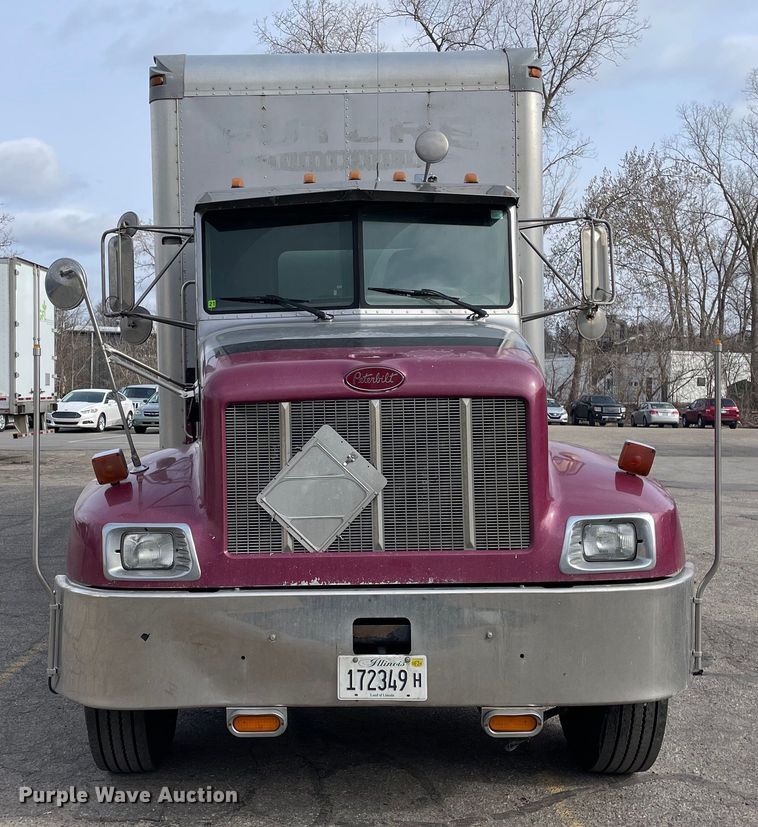 image for item LW9024 2003 Peterbilt 330 box truck