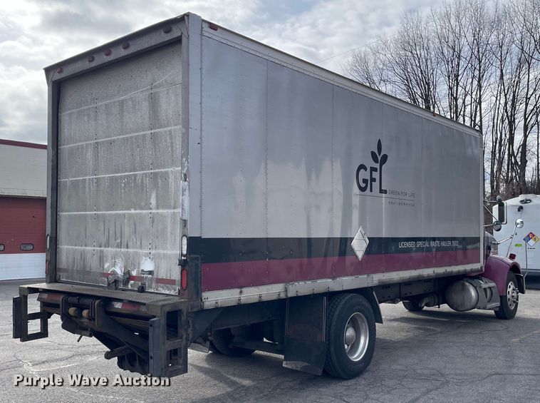 image for item LW9024 2003 Peterbilt 330 box truck