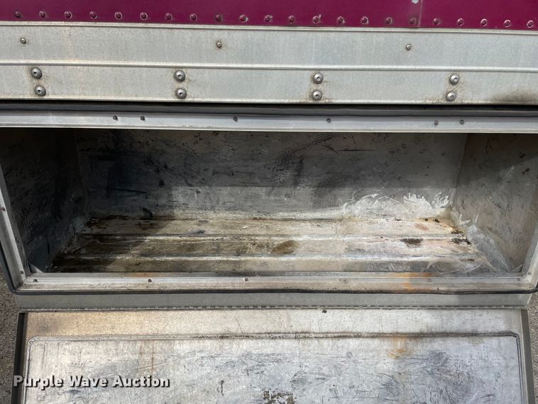 image for item LW9024 2003 Peterbilt 330 box truck