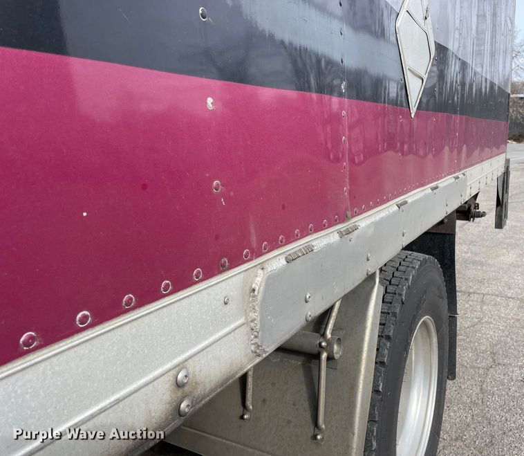 image for item LW9024 2003 Peterbilt 330 box truck