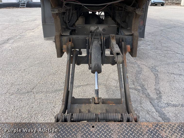 image for item LW9024 2003 Peterbilt 330 box truck