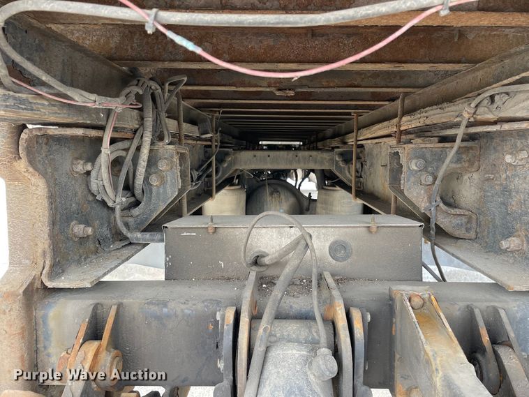 image for item LW9024 2003 Peterbilt 330 box truck