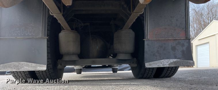 image for item LW9024 2003 Peterbilt 330 box truck