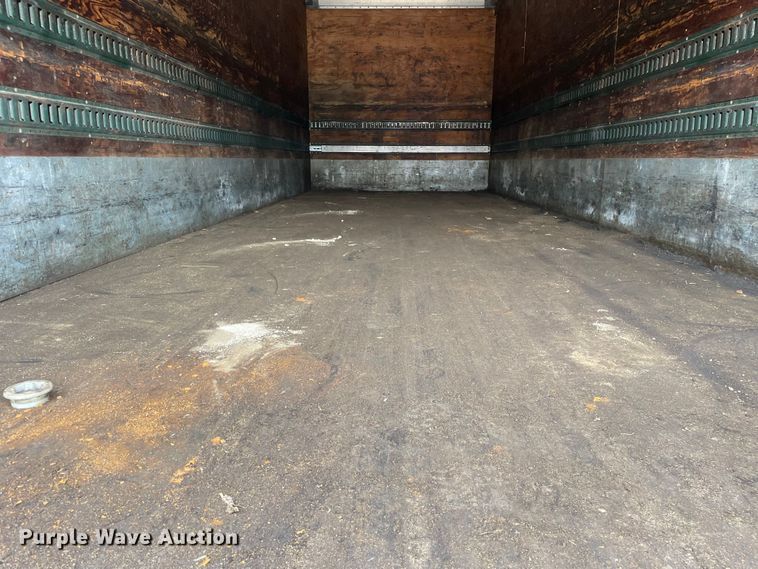 image for item LW9024 2003 Peterbilt 330 box truck