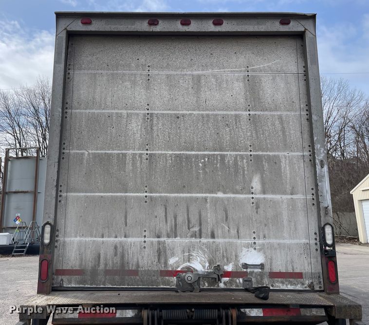 image for item LW9024 2003 Peterbilt 330 box truck