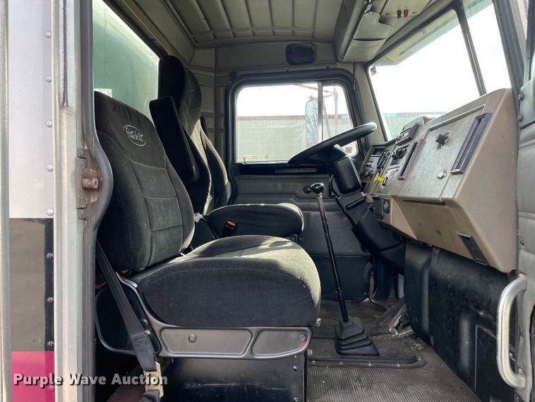 image for item LW9024 2003 Peterbilt 330 box truck