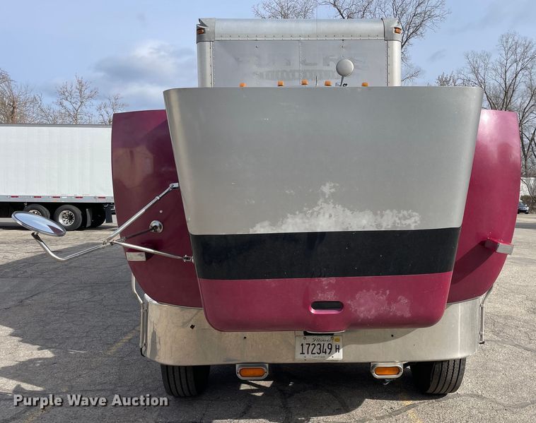 image for item LW9024 2003 Peterbilt 330 box truck