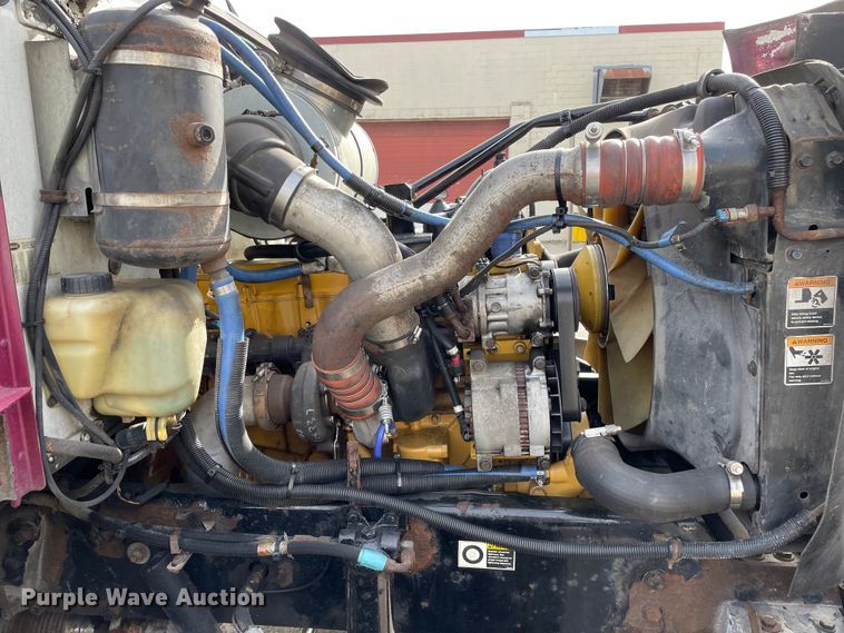 image for item LW9024 2003 Peterbilt 330 box truck