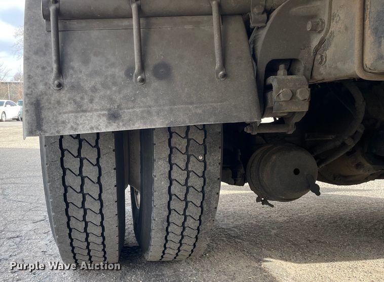 image for item LW9024 2003 Peterbilt 330 box truck