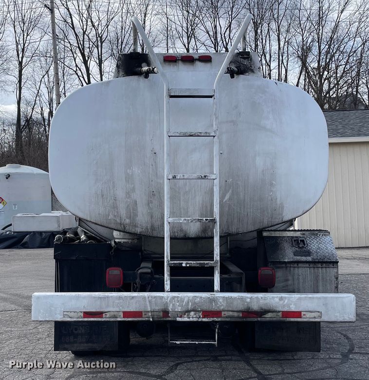 image for item LW9025 1997 Kenworth  T800 tank truck