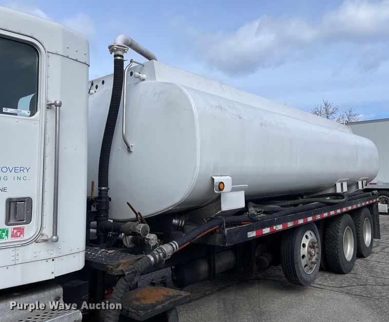 image for item LW9025 1997 Kenworth  T800 tank truck