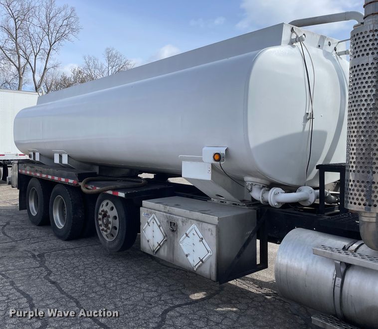 image for item LW9025 1997 Kenworth  T800 tank truck