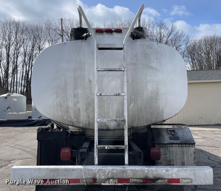 image for item LW9025 1997 Kenworth  T800 tank truck