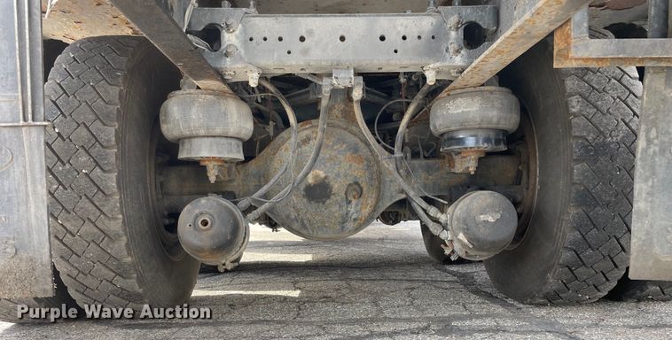 image for item LW9025 1997 Kenworth  T800 tank truck