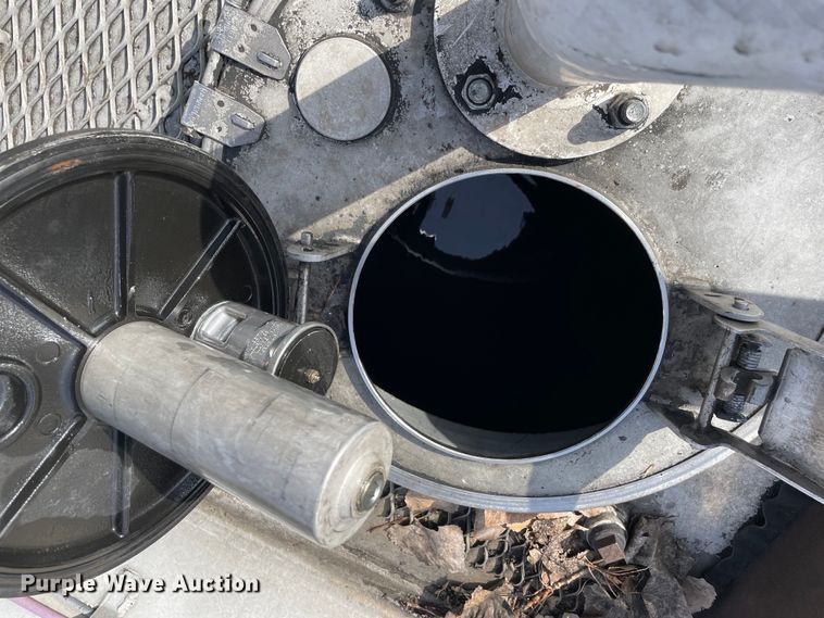 image for item LW9025 1997 Kenworth  T800 tank truck