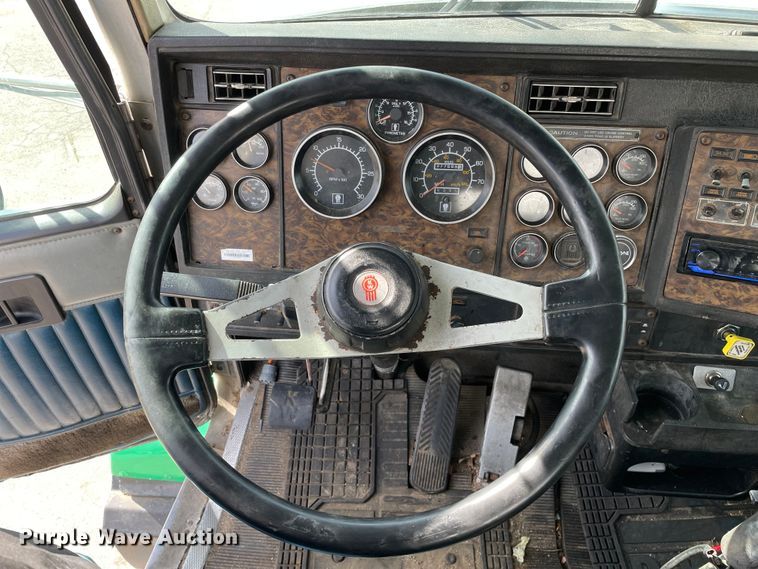 image for item LW9025 1997 Kenworth  T800 tank truck