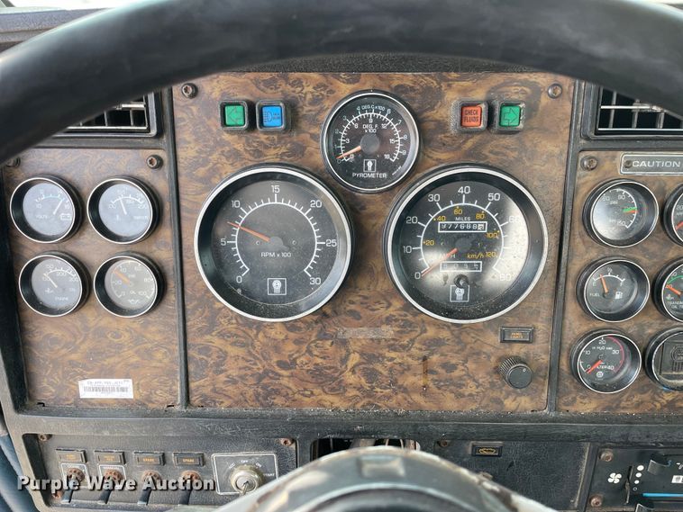 image for item LW9025 1997 Kenworth  T800 tank truck