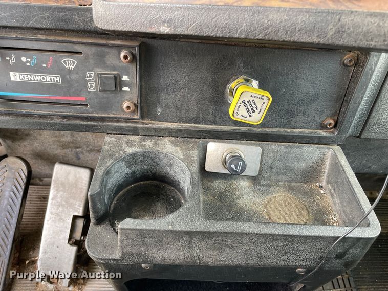 image for item LW9025 1997 Kenworth  T800 tank truck