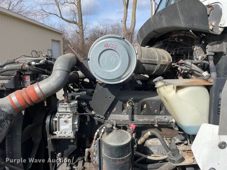 image for item LW9025 1997 Kenworth  T800 tank truck