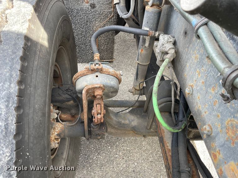 image for item LW9025 1997 Kenworth  T800 tank truck