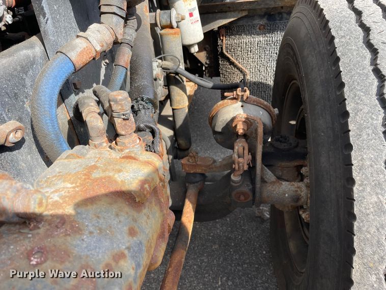 image for item LW9025 1997 Kenworth  T800 tank truck