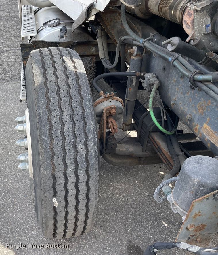 image for item LW9025 1997 Kenworth  T800 tank truck